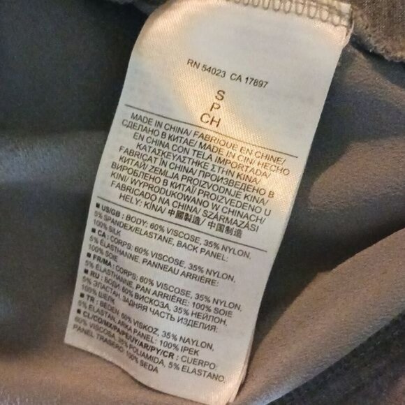 Banana Republic Womens Size S Gray Long Sleeve Pullover Crew Neck Top Silk - Picture 7 of 7